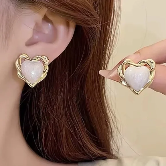 Zara Gold Heart Pearl Earrings - Picture 3 of 9
